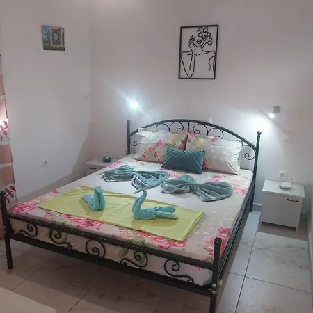 Atspas Apartment *